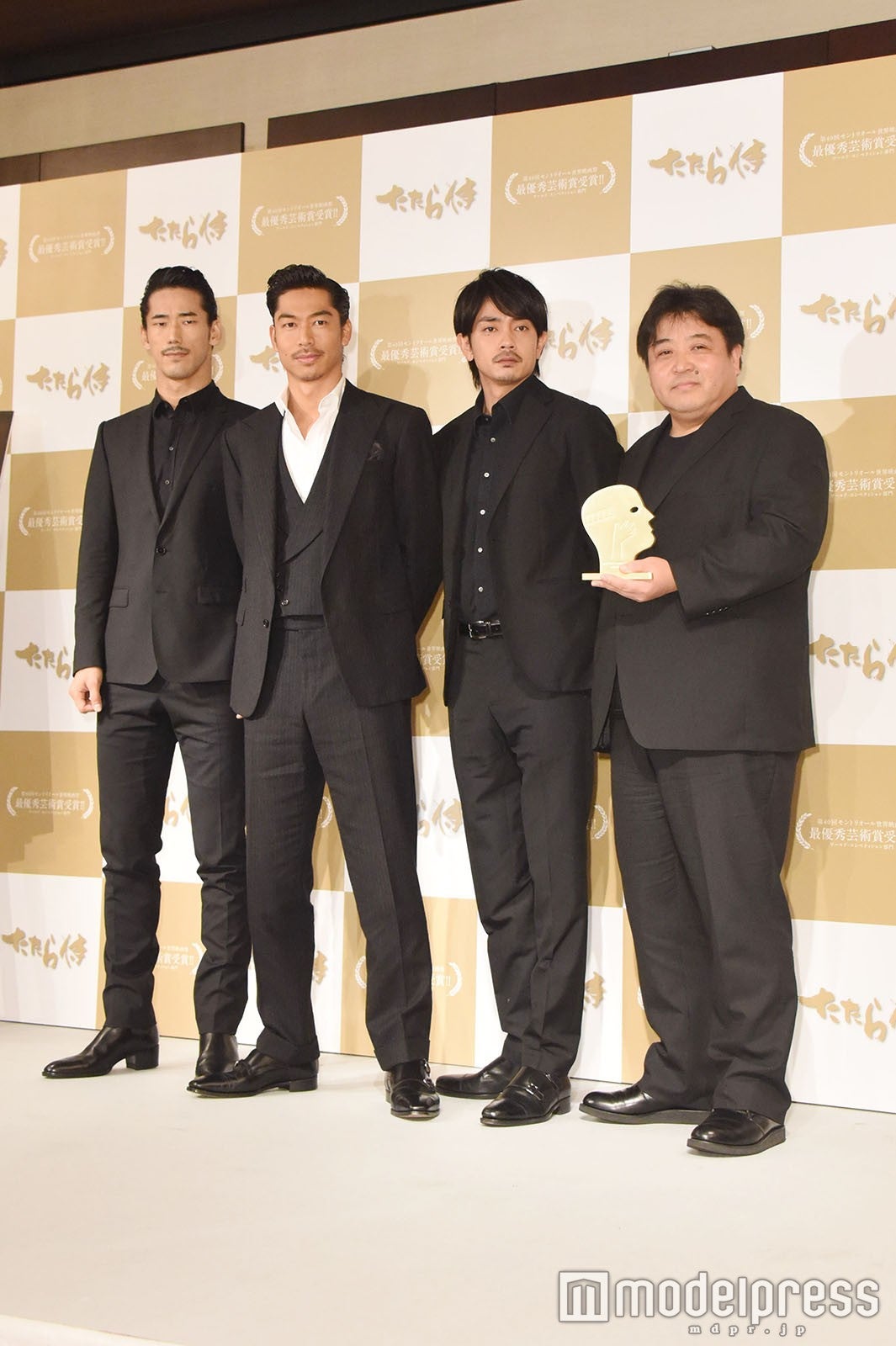 （左から）小林直己、AKIRA、青柳翔 、錦織良成監督(C)モデルプレス