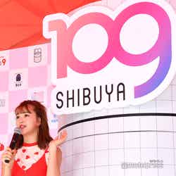 SHIBUYA109新ロゴと藤田ニコル（にこるん） （C）モデルプレス