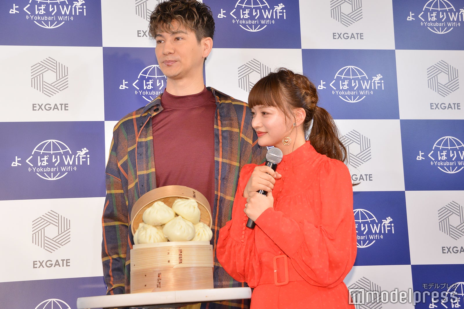 （左から）JOY、わたなべ麻衣（C）モデルプレス