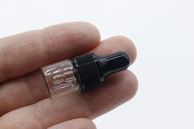 ダイソー　詰め替え容器　スポイト付ボトル　2mL　サイズ