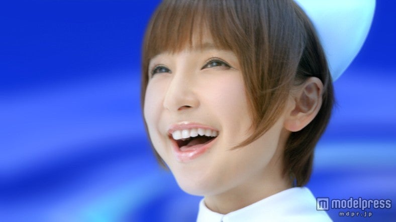 篠田麻里子／新CM「メンソレータムマリコ」篇