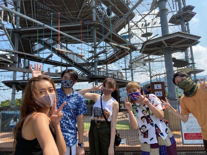 みちょぱ、吉村崇、小嶋陽菜、丸山桂里奈、有吉弘行 (C)フジテレビ