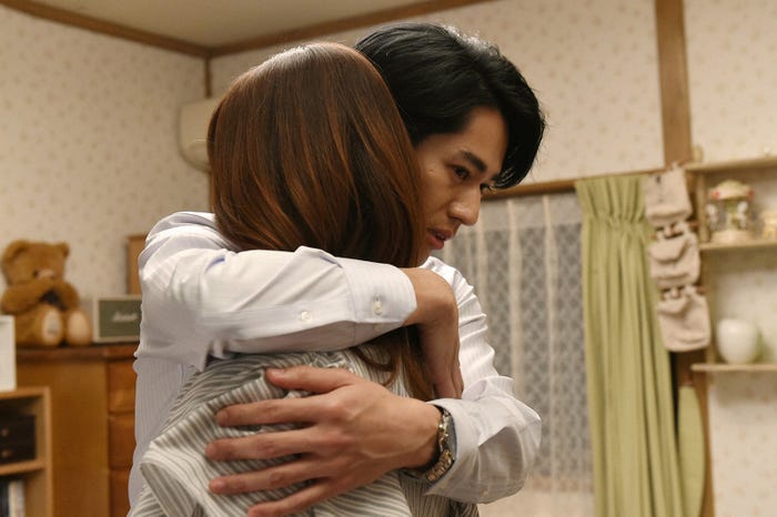 永山絢斗、深田恭子/「初めて恋をした日に読む話」第9話より(C)TBS