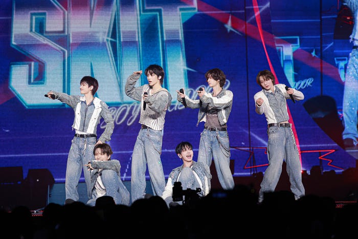 BOYNEXTDOOR/RIWOO、WOONHAK、TAESAN、JAEHYUN、LEEHAN、SUNGHO(P)&(C)KOZ Entertainment.