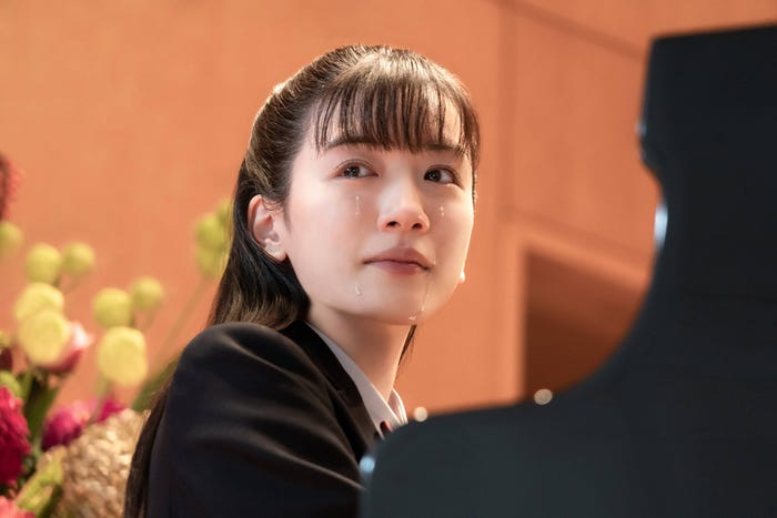 永野芽郁(C)2021 映画「そして、バトンは渡された」製作委員会