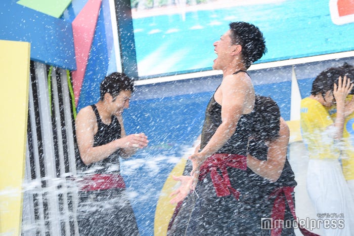 ドッキリの様子 (C)モデルプレス