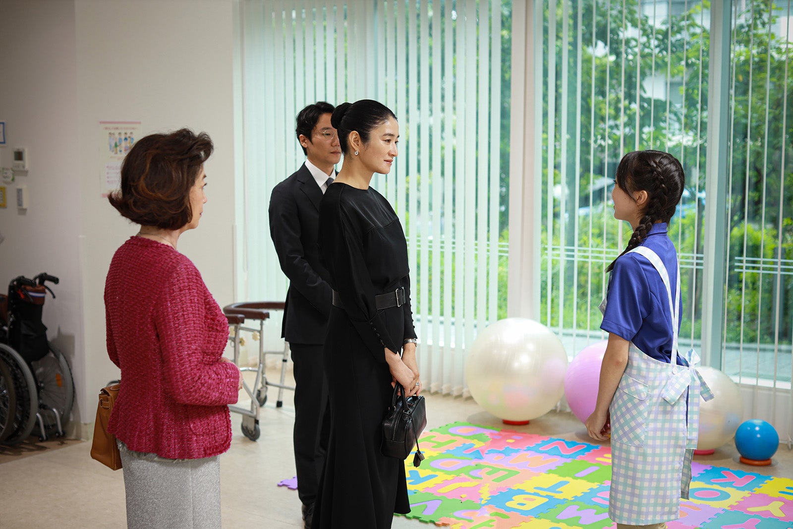 小雪、新井美羽「スカイキャッスル」第5話より（C）テレビ朝日