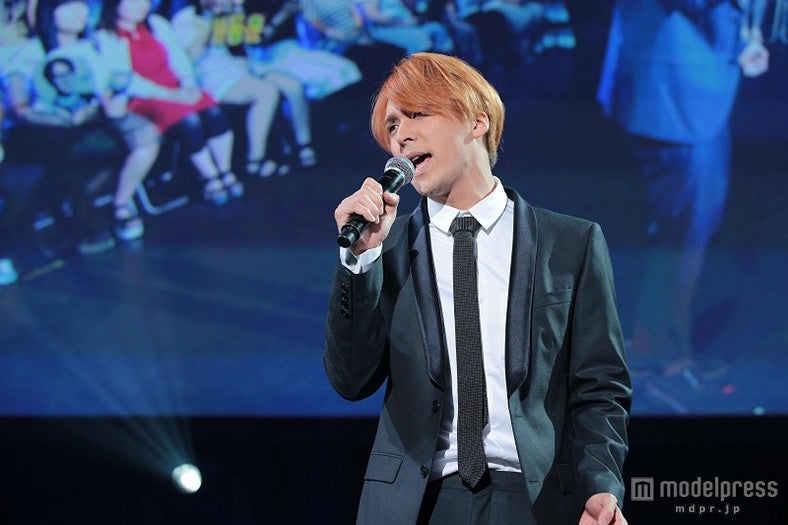 ファンに超至近距離で歌声を届ける（撮影：平野哲郎）