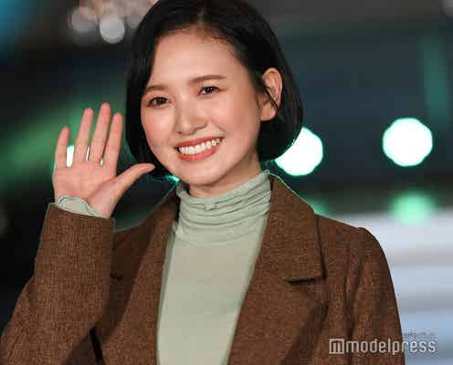 兒玉遥、ミニスカで太ももチラ見せ タイトトップスの甘め冬コーデ<札幌コレクション2021>