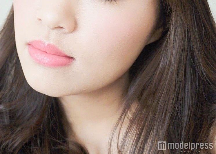 白肌に映える華やかなメイクが完成／写真・MAKO（C）モデルプレス
