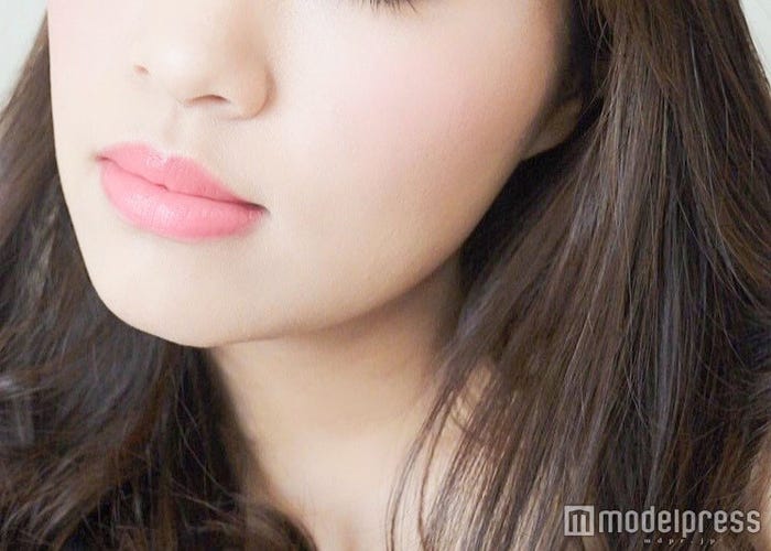白肌に映える華やかなメイクが完成/写真・MAKO(C)モデルプレス