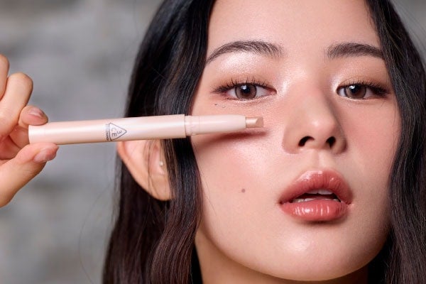 3CEの「アイスイッチ」シリーズからスティックタイプのアイシャドウ・ハイライトが登場