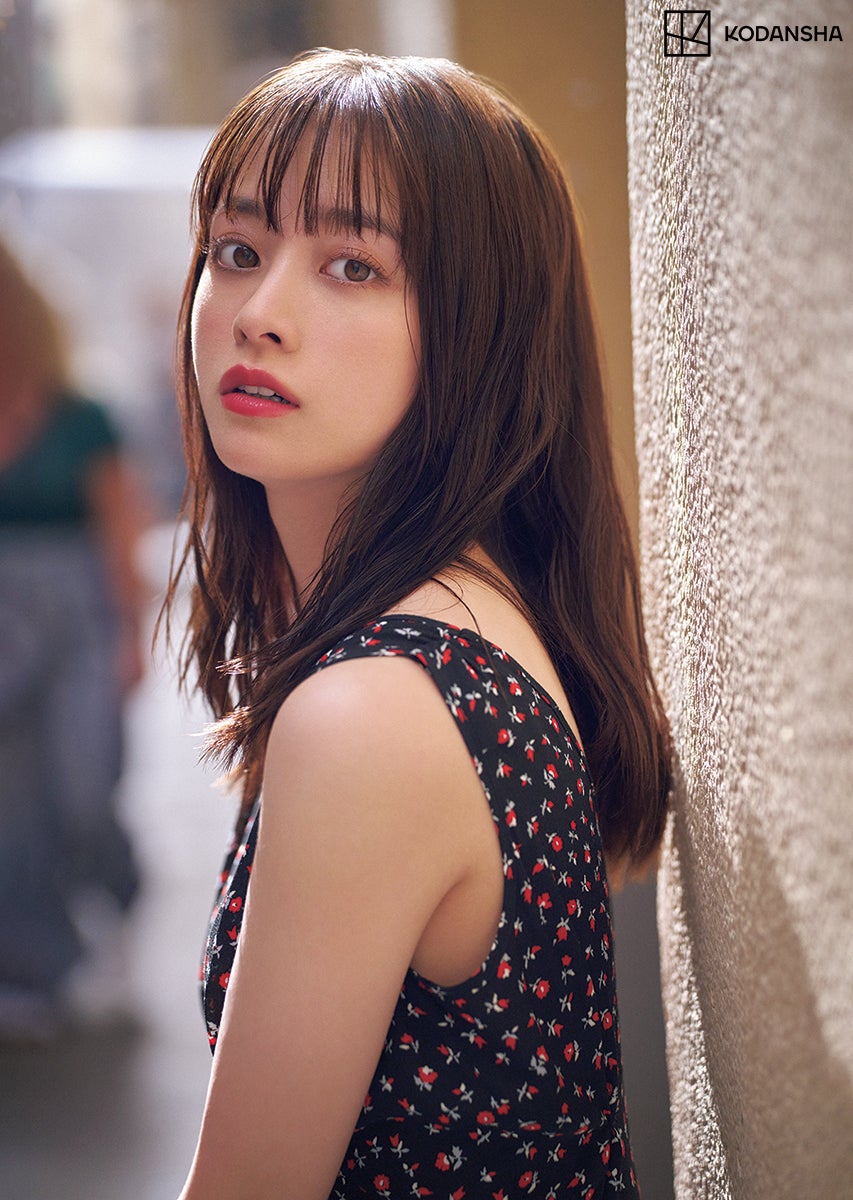 橋本環奈、美背中ざっくりドレス披露 5年ぶり写真集決定 - モデルプレス