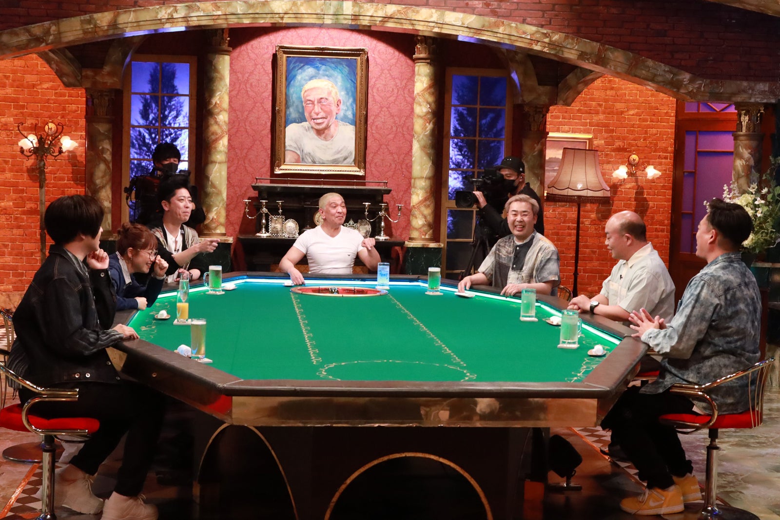 （左手前から時計回りに）蒼井翔太、鈴木奈々、後藤輝基、松本人志、岩尾望、林健、毛利大亮（C）フジテレビ