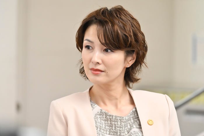 吉瀬美智子「うちの弁護士は手がかかる」第8話より(C)フジテレビ