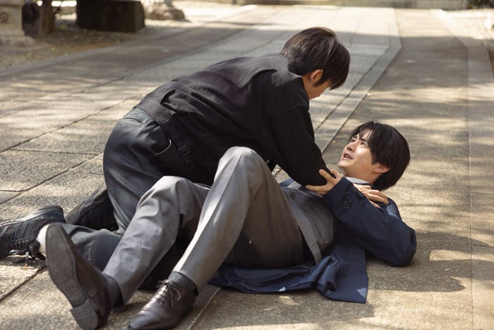 高橋一生、鈴鹿央士「リボーン ~最後のヒーロー~」第9話(C)テレビ朝日