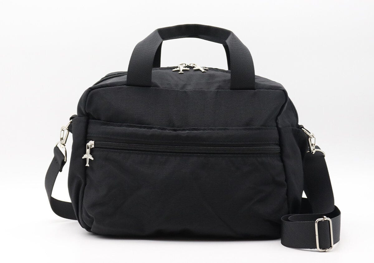 宝島社ムック付録の日本旅行が考えた11ポケットナイロン撥水ショルダーバッグ2