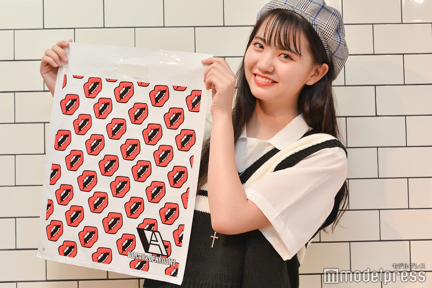 ヴォルカンで購入した商品を撮影して、タグ付きで投稿するだけ(C)モデルプレス