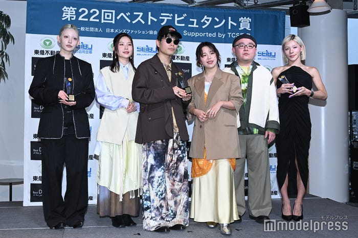 (C)モデルプレス