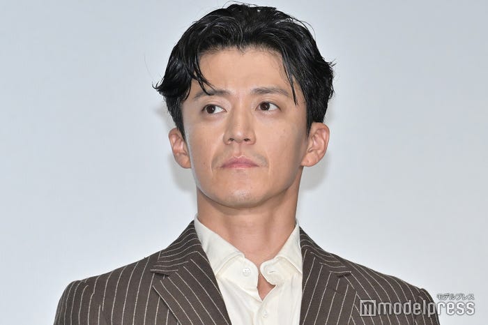 小栗旬(C)モデルプレス