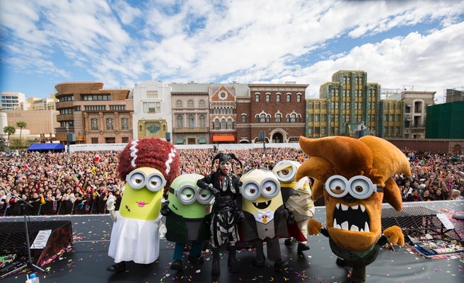 Usj Hydeがコラボ ハロウィン特別ライヴに1万人熱狂 仮装ミニオンと大盛り上がり 女子旅プレス