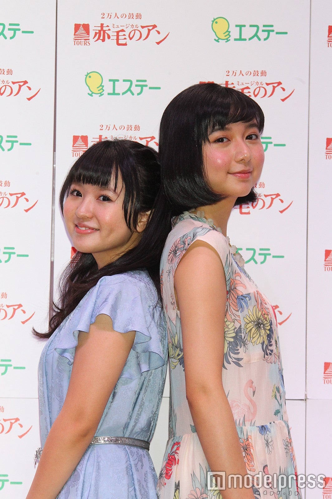 （左から）さくらまや、上白石萌歌