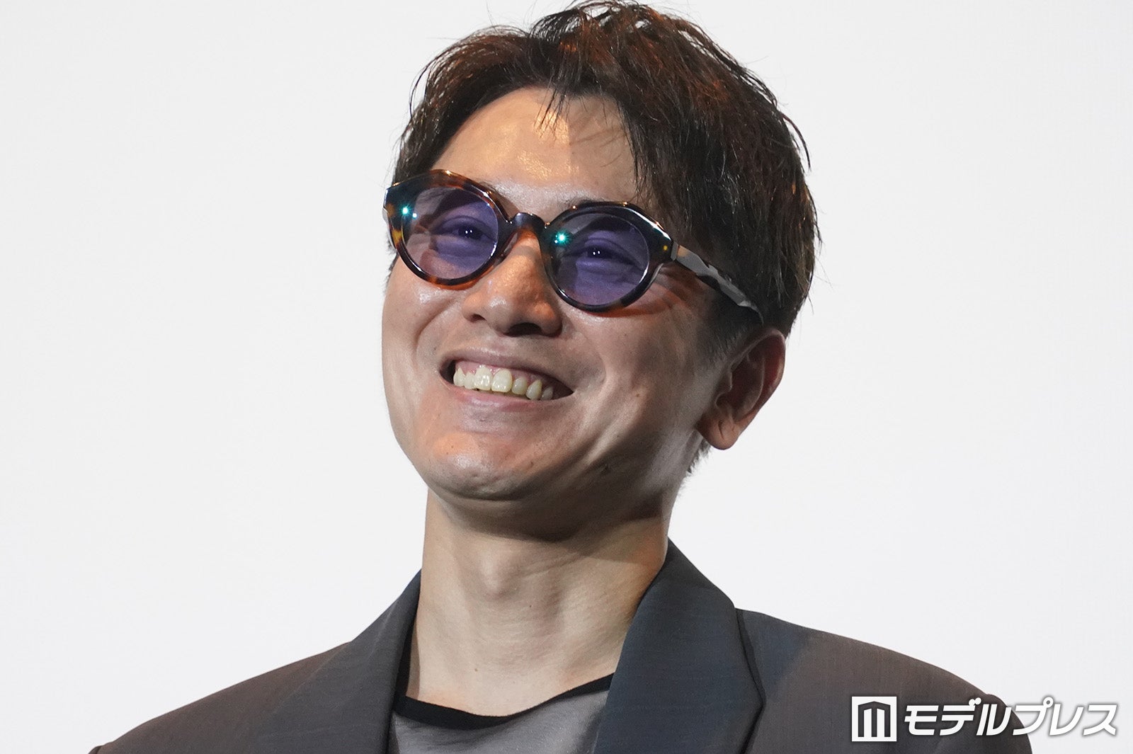 SUPER EIGHT安田章大、誕生日サプライズ祝福に笑顔 企画から参加作品への反響に「生まれてきた意味も感じる」【平行と垂直】