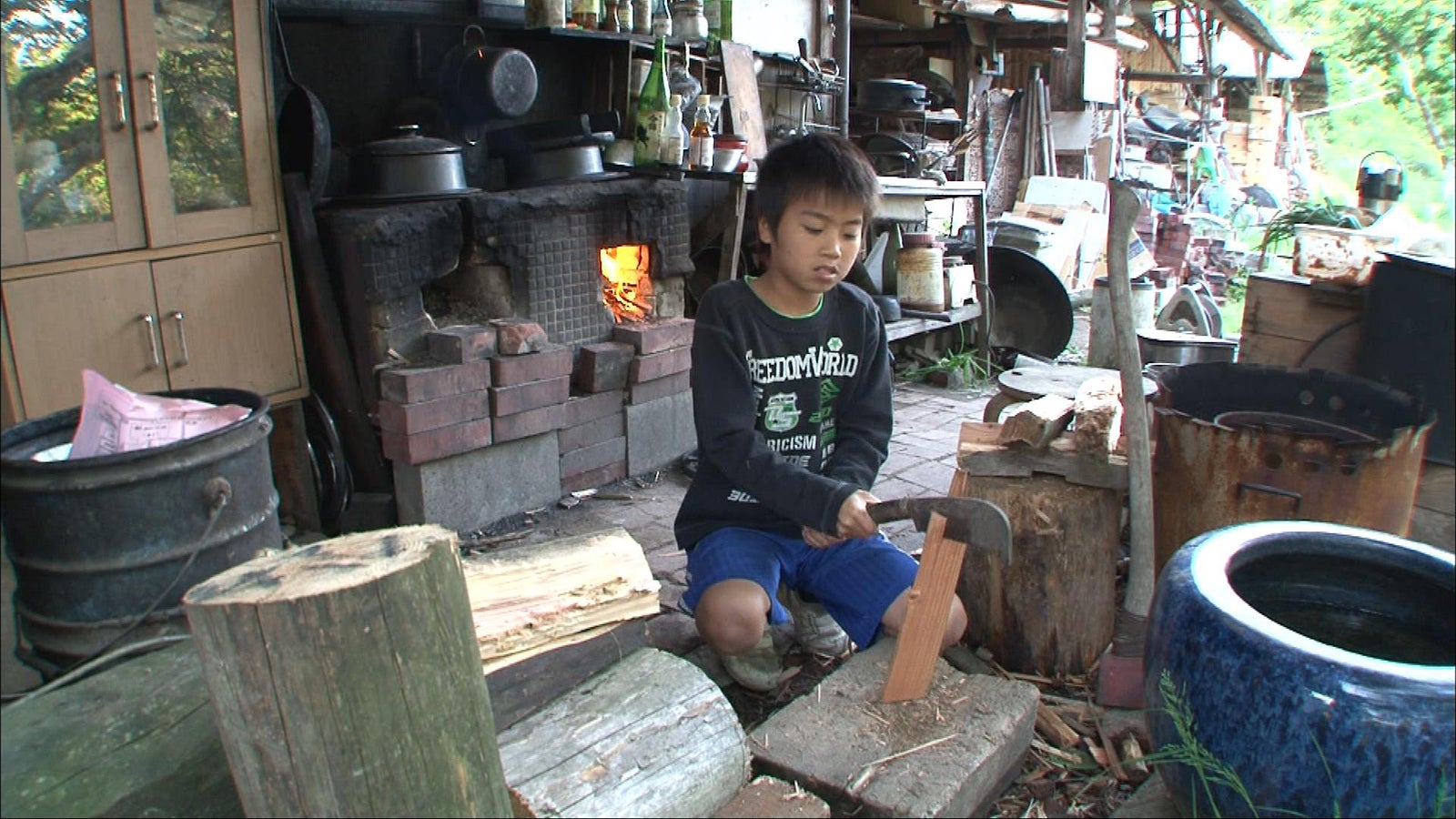 山で自給自足生活する大家族（広島） （C）テレビ朝日