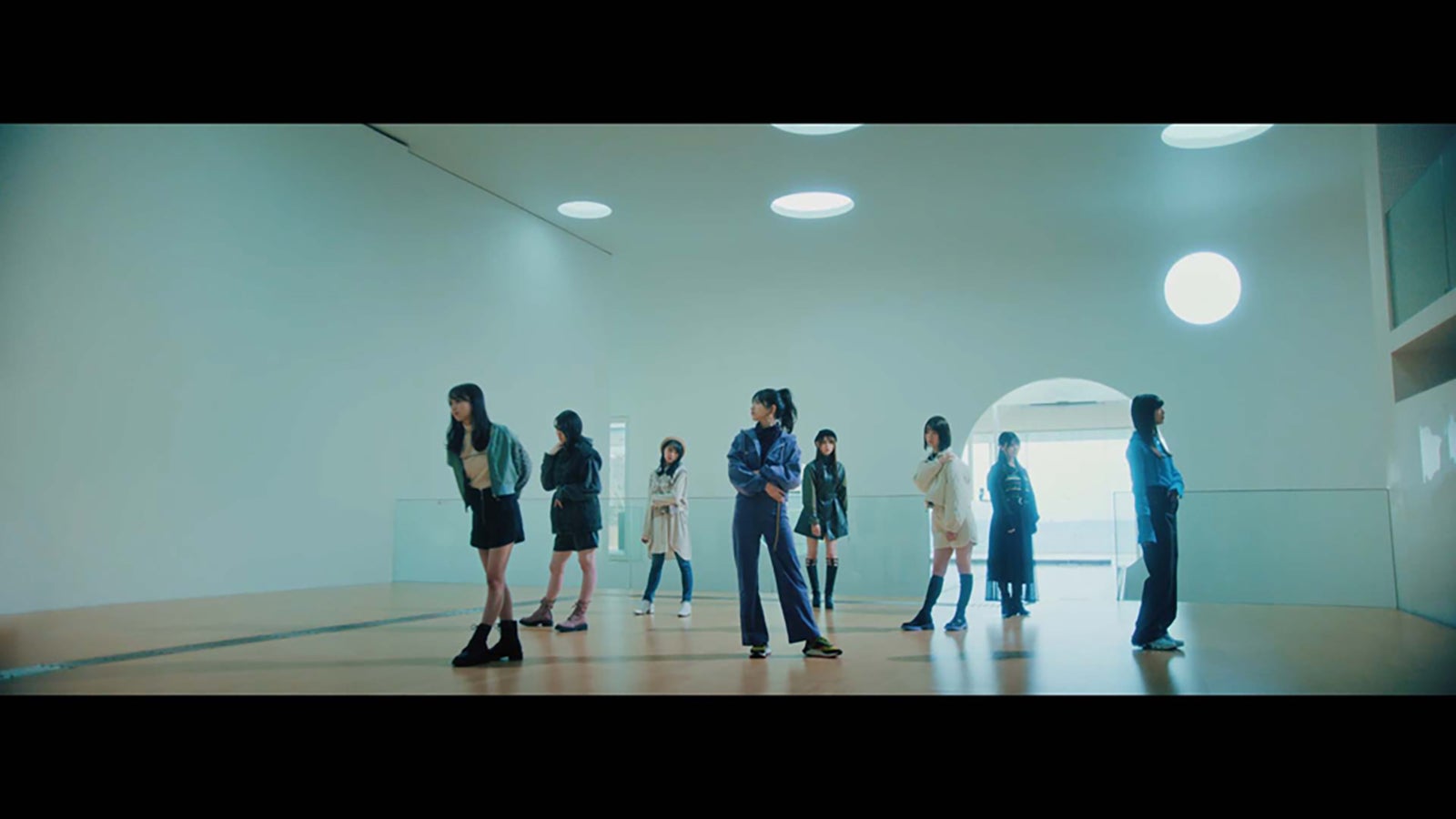 乃木坂46／「届かなくたって…」Music Videoより（提供写真）