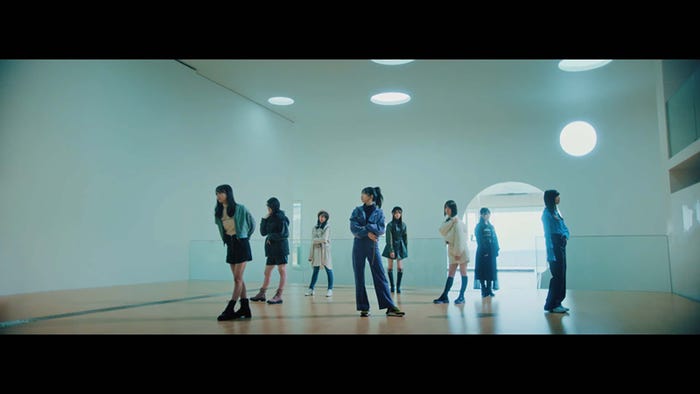 乃木坂46/「届かなくたって…」Music Videoより(提供写真)