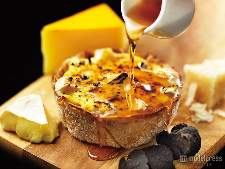 「焼きたてミニチーズタルト　カマンベール×クアトロフォルマッジ」1,500円（税込）