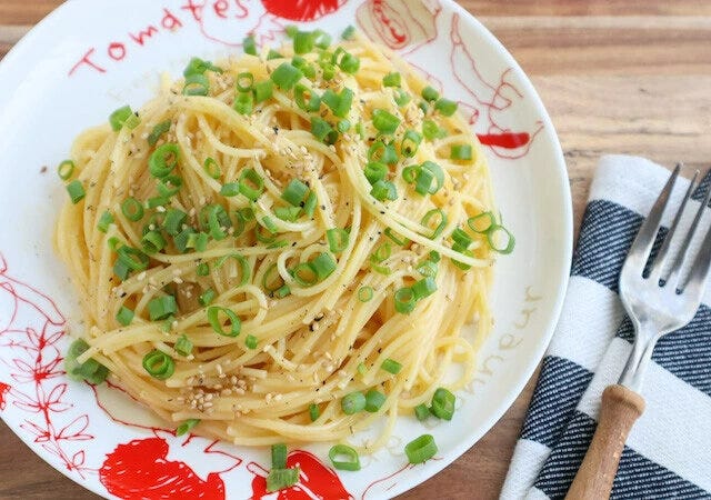 山本ゆりさんの電子レンジレシピ「釜玉パスタ」