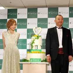 WEB婚活サービス「TwinCue」記者発表会に出席した(写真左から)西山茉希、TKO木下隆行