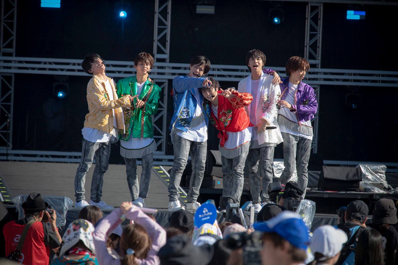 超特急（写真：米山三郎、深野輝美）