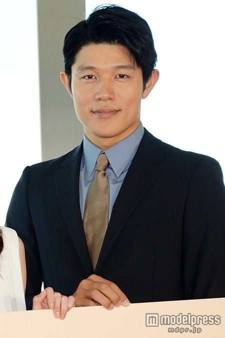 鈴木亮平、世の俳優に「僕の芝居に追いついてみろ（笑）」