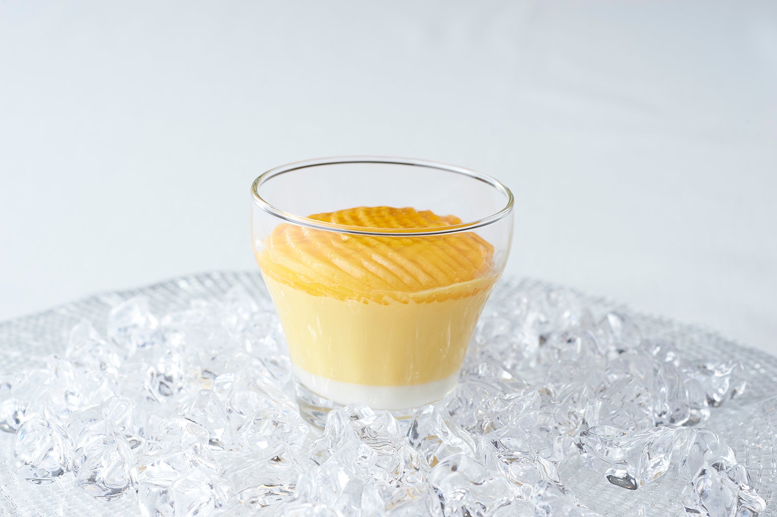 マンゴー とココナッツブリ ュレのベ リーヌ／画像提供：グランド ハイアット 東京 