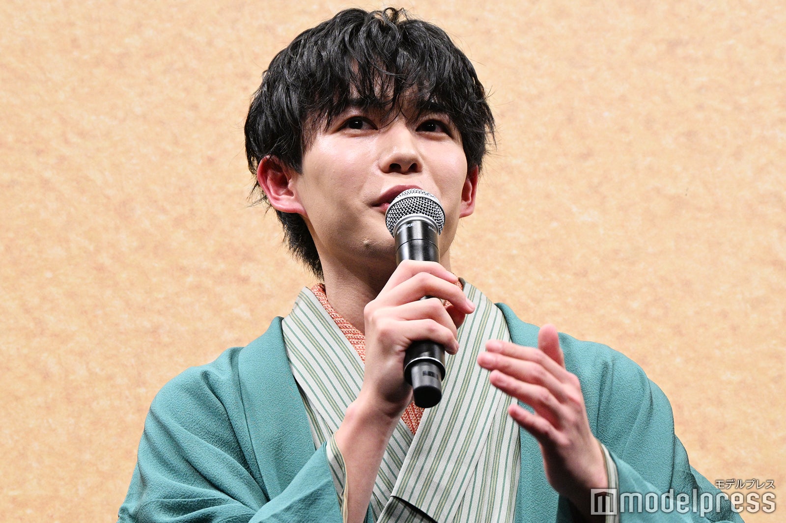 ナポリタンが美味しすぎてどんどん食べてしまった長尾謙杜（C）モデルプレス