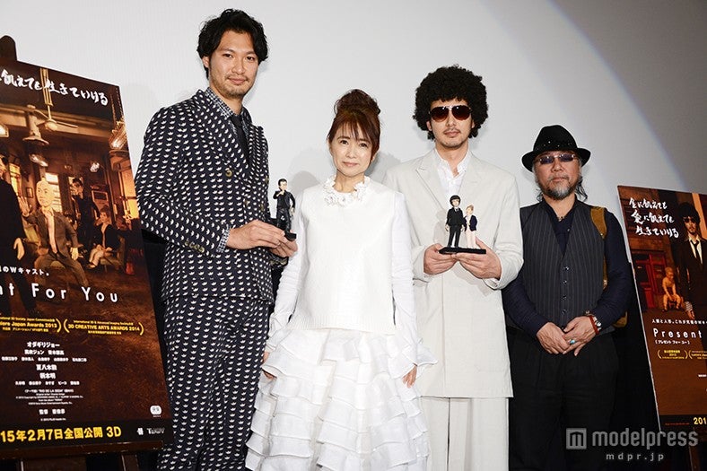 映画「Present For You」初日舞台挨拶（左から）青木崇高、風吹ジュン、オダギリジョー、臺佳彦監督