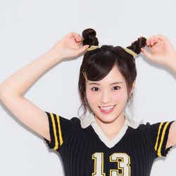 モデルプレス - NMB48山本彩、お団子ヘアの“てへぺろ顔”が悶絶必至の可愛さ
