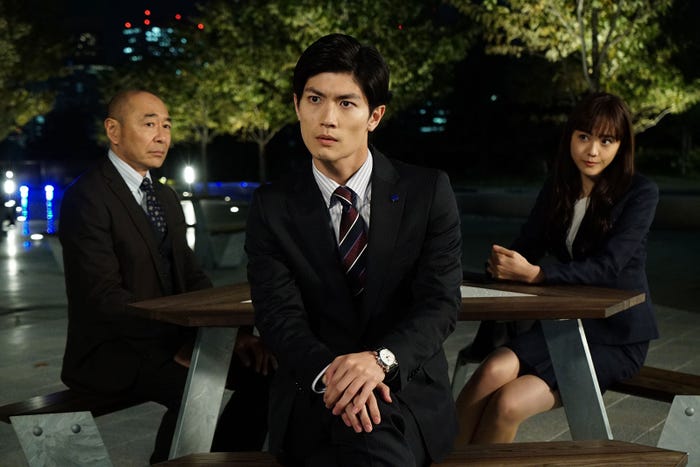 高橋克実、三浦春馬、松井愛莉/「オトナ高校」第5話より(C)テレビ朝日