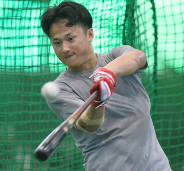 広島・佐々木泰 岡本和真型バットで2桁本塁打も パワーヒッター向け「好感触」