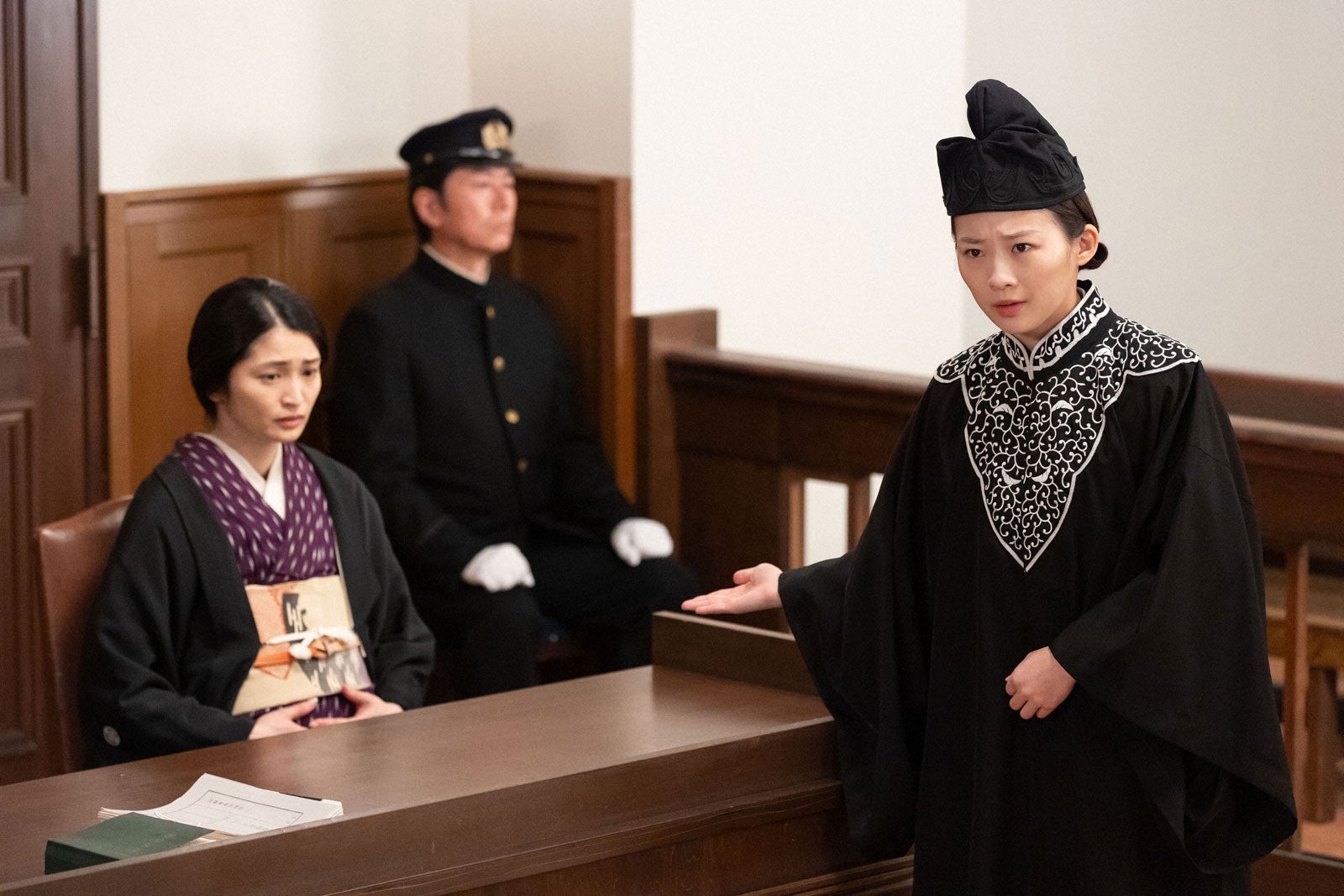 岡本玲、伊藤沙莉「虎に翼」（C）NHK