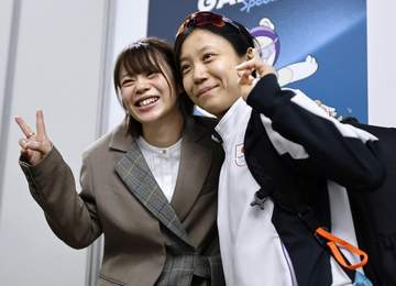 「メイクしてさらに可愛いです！」衝撃合計メダル13個のアスリート姉妹、雰囲気激変2ショットに驚き「すごい美人」「腕の筋肉が美しすぎる」