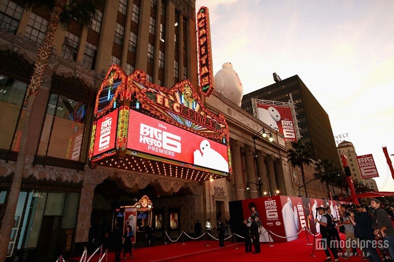 アメリカ・ロサンゼルスのエル・キャピタン劇場前にて凱旋LAプレミアが行われた／（C）Disney2014Disney．AllRightsReserved．