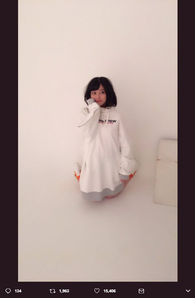  橋本環奈の“萌え袖”ショットが可愛すぎる「破壊力抜群」「尊い」と絶賛の声