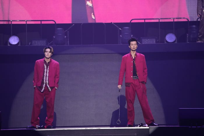 比嘉涼樹、永沼伊久也「HiGH&LOW THE WORST X」PREMIUM LIVE SHOW(C)2022「HiGH&LOW THE WORST X」製作委員会(C)高橋ヒロシ(秋田書店)HI-AX