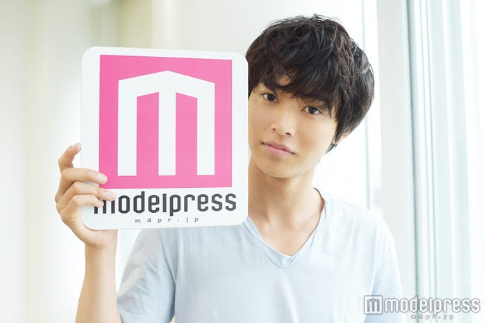 モデルプレスのインタビューに応じた山崎賢人(C)モデルプレス