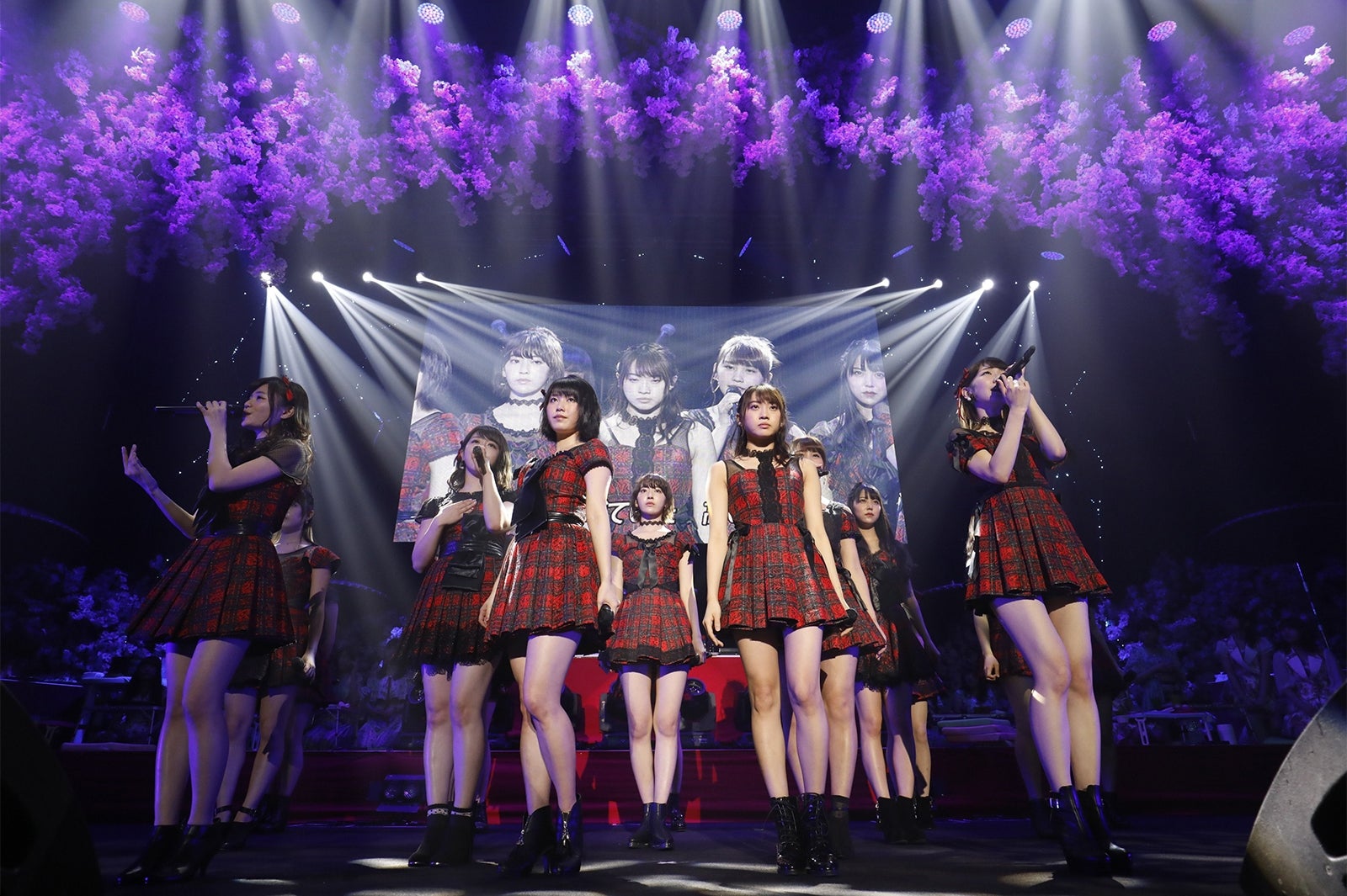 ライブの様子（C）AKS