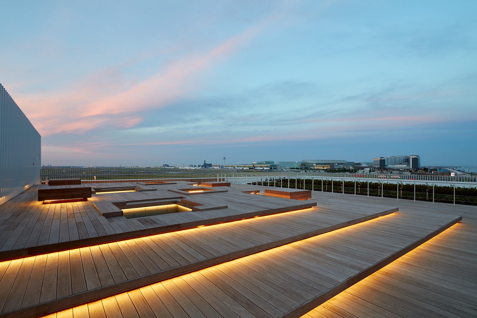 足湯スカイデッキ／画像提供：羽田みらい開発