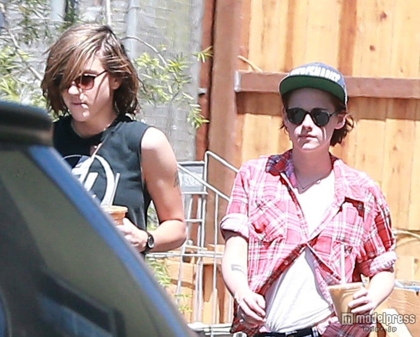 クリステンと噂の女友だち。FameFlynet Pictures／Zeta Image